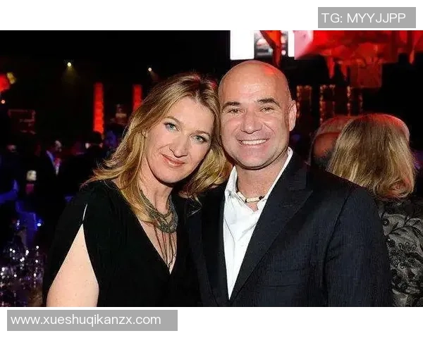 日本足球明星的女友们揭晓她们的爱情故事与生活点滴